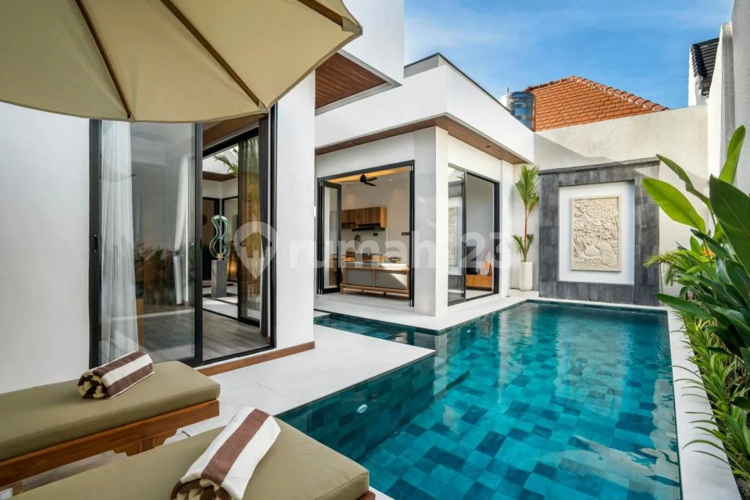 Yearly Rent Brand New 3 Bedrooms Villa Furnished In Kerobokan - Image 3 of 4
