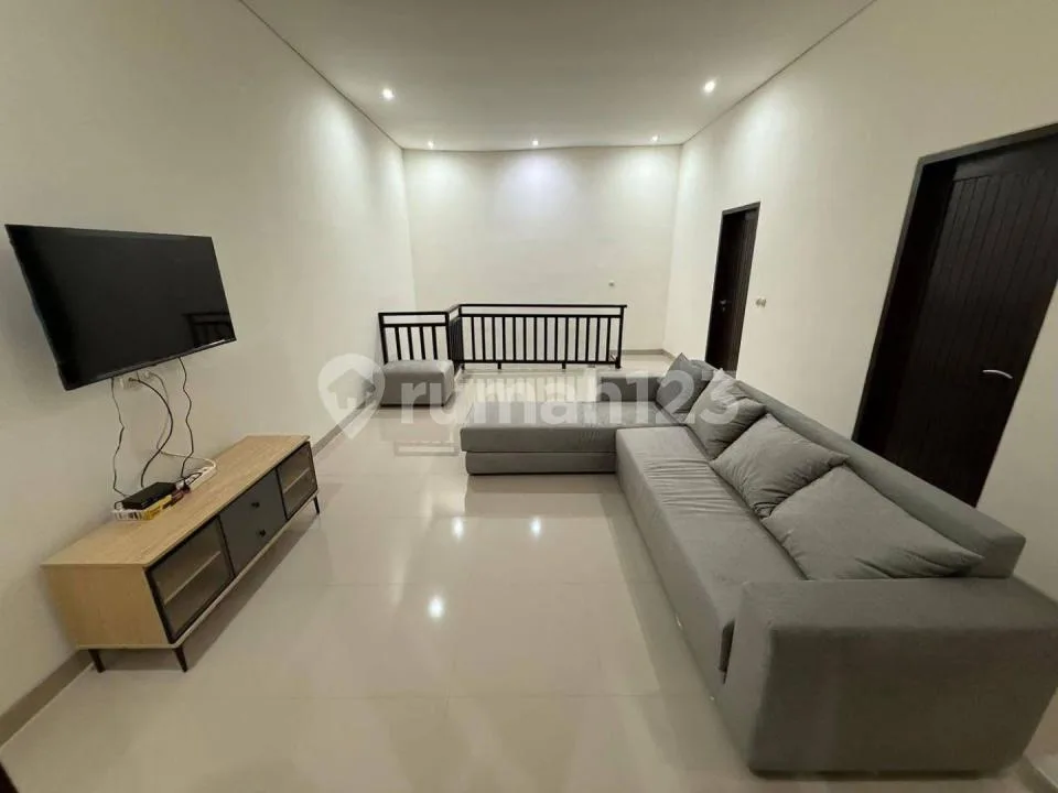Rumah Minimalis 2 Lantai Furnish Siap Huni Berlokasi Strategis - Image 2 of 4