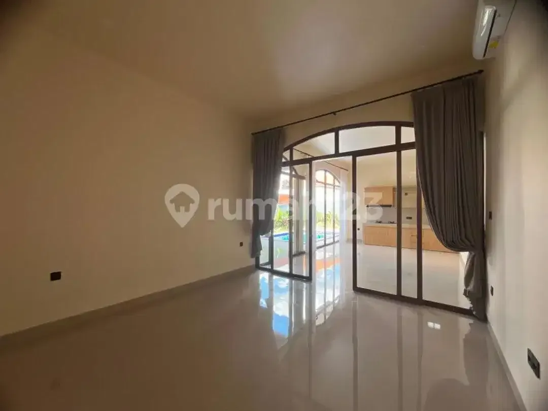 Villa Modern Tropis Merta Agung Kerobokan, Lt200 Lb120, Kolam Renang Privat, Rp 200 Juta/Tahun - Image 4 of 5