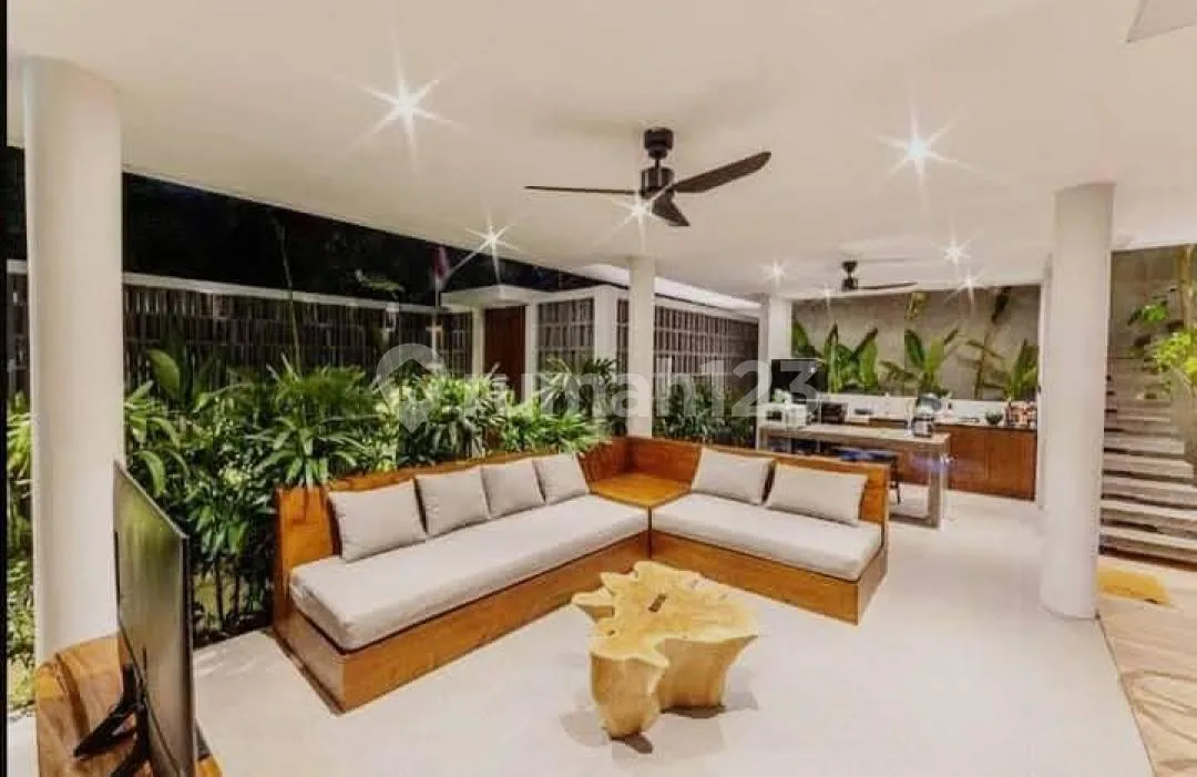 Villa Full Furnished Ada Pool di Jalan Utama, Seminyak - Image 3 of 4