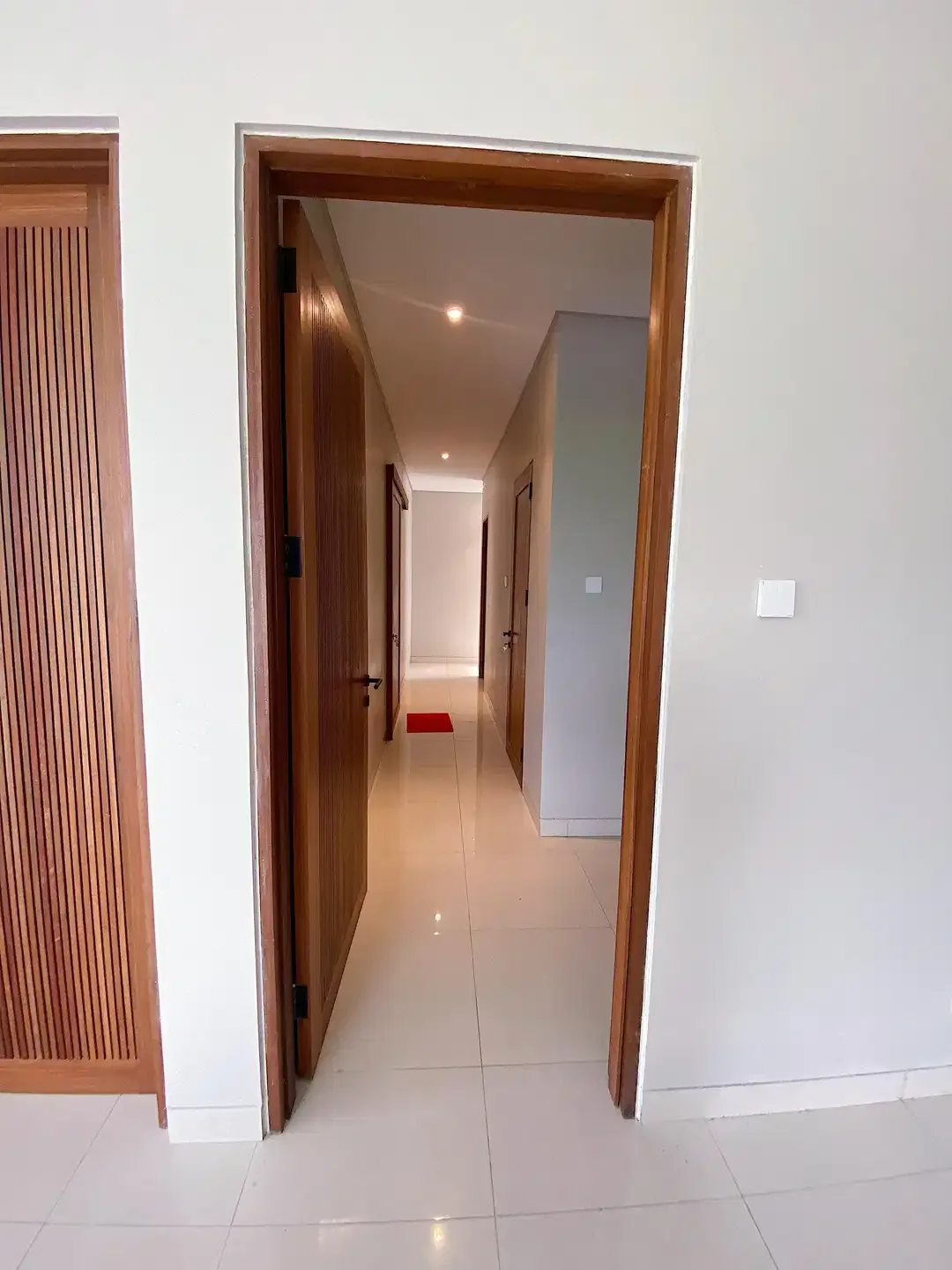 Villa Mewah Tropis Luas dan Elegan di Jantung Central Canggu Bali - Image 10 of 10