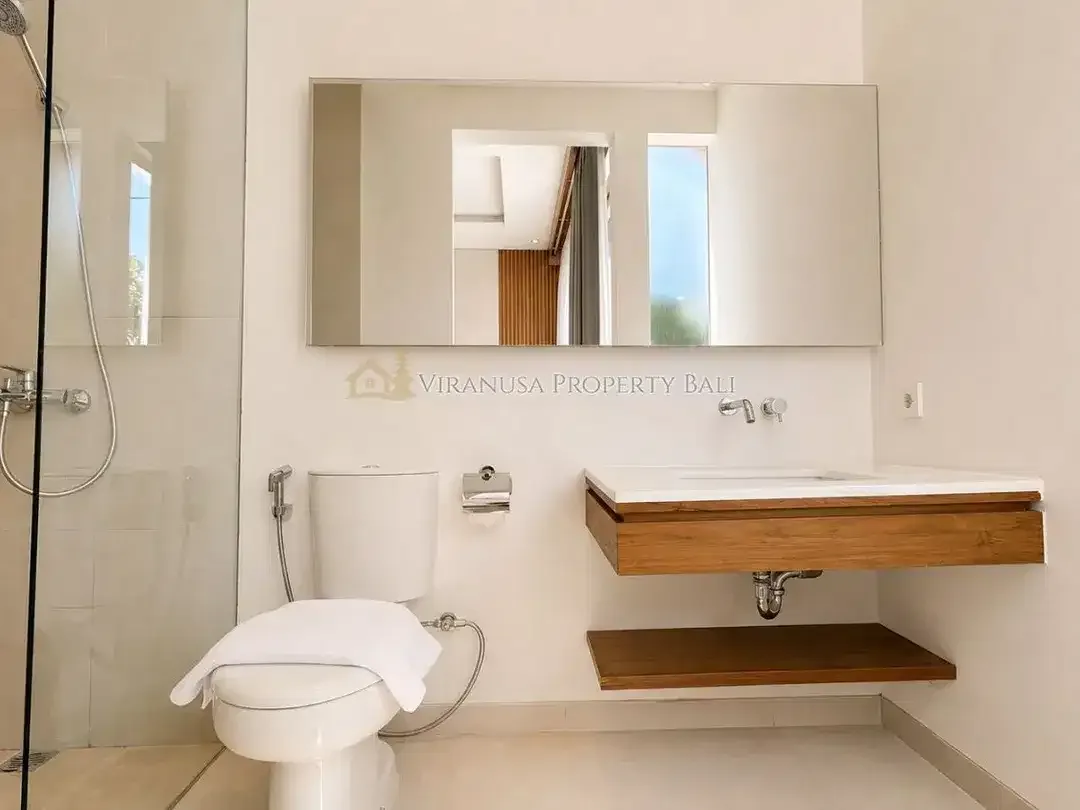 Villa Modern Freehold 4 Kamar Tidur dengan Kolam Renang Pribadi di Sanur – Fully Furnished - Image 3 of 10