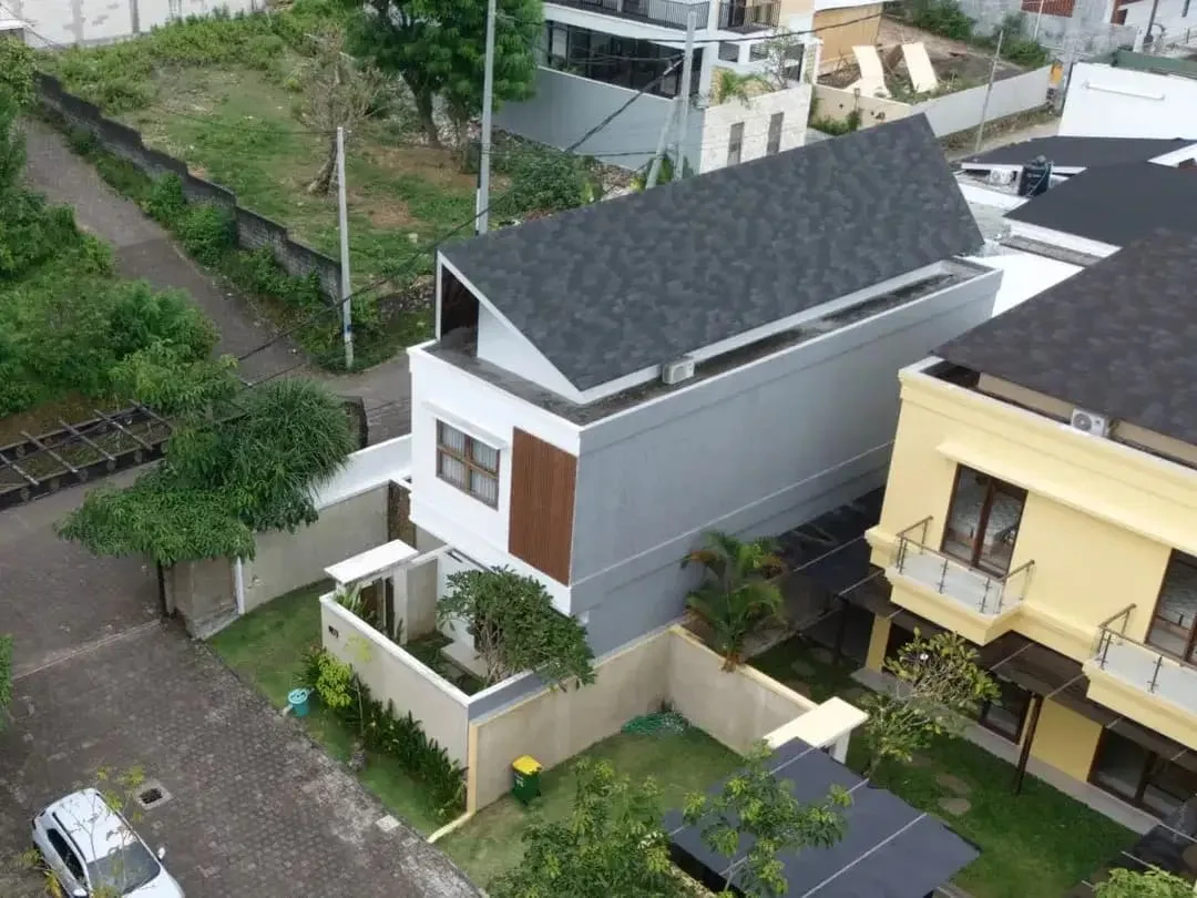 Villa 3 Bedroom Super Strategis Sudah di sewakan dekat jalan Uluwatu - Image 1 of 10