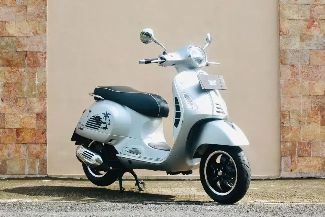 Vespa GTS super 150 ABS limited edition 2022 mulus siap pakai aja - Image 4 of 4