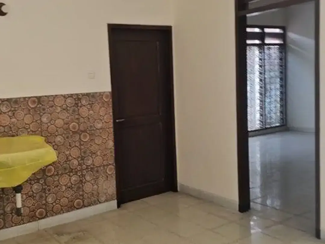 FOR SALE - Rare 900 sqm Land + 200 m2 House in Exclusive Renon, Denpasar - BALI - Image 10 of 10