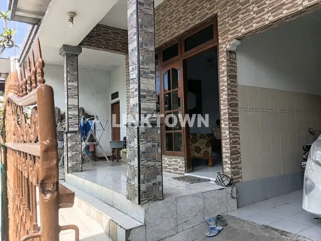 Disewakan Rumah Dengan 4 Kamar Tidur Siap Huni Full Furnish - Image 3 of 4