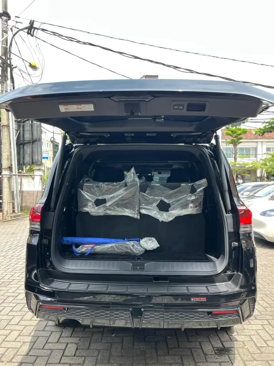 Toyota Land Cruiser 2023 Diesel - Image 6 of 10