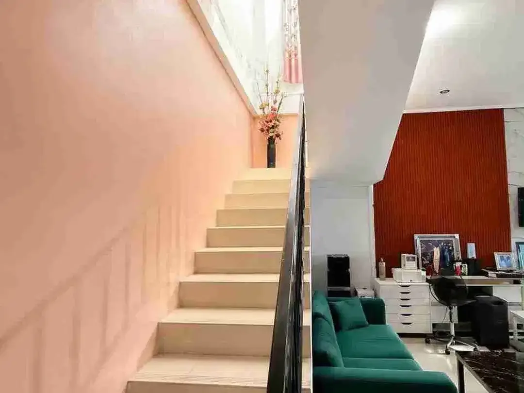 DIJUAL RUMAH MINIMALIS LANTAI 2 
LOKASI MAHENDRADATTA JALAN  GUNUNG GEDE DENPASAR BARAT 
PERUMAHAN CLUSTER ONE GATE SYSTEM 
SECURITY 24 JAM - Image 5 of 10
