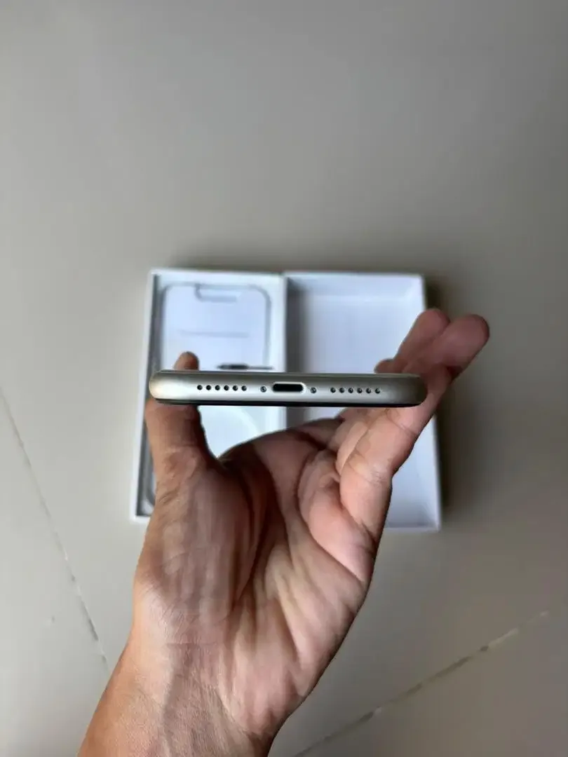 iPhone 11 64GB White inter - Image 8 of 8