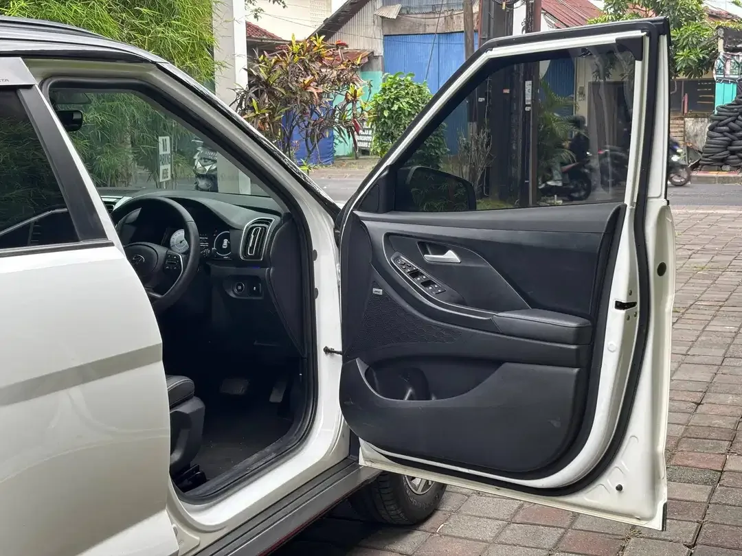 Hyundai Creta Prime AT 2023 Two Tone Putih - Image 7 of 10