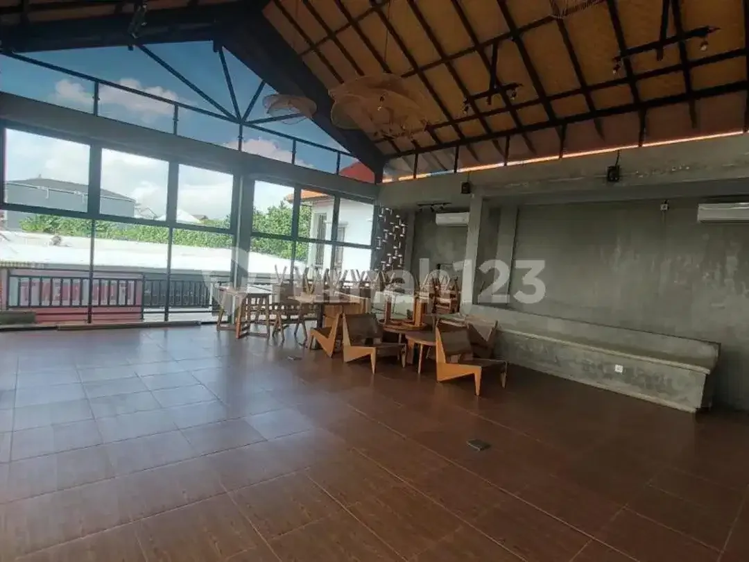 Disewakan Ruang Usaha Ex Resto Strategis di Canggu - Image 1 of 5