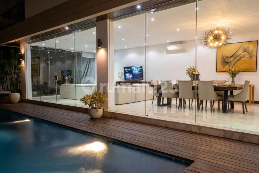 Luxury Villa 4Br Berawa Canggu dengan Private Pool Dekat Pantai - Image 3 of 4