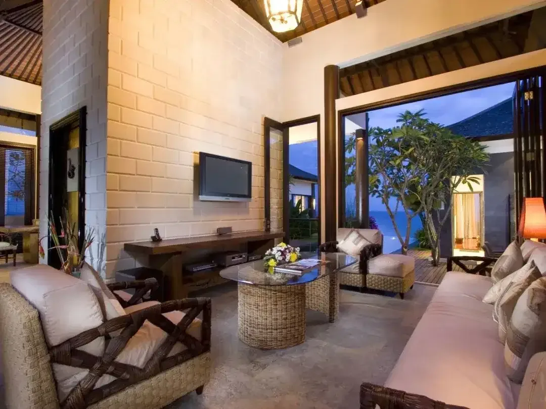 BEACHFRONT VILLA FOR YEARLY RENT IN NUSA DUA - Image 4 of 9