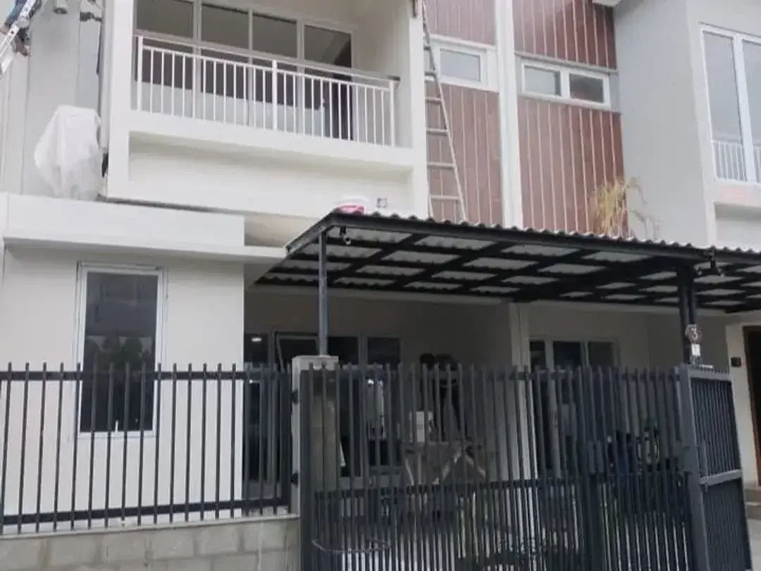 Di jual Rumah Semi Villa Lantai 2 Semi Furnished - Image 2 of 10