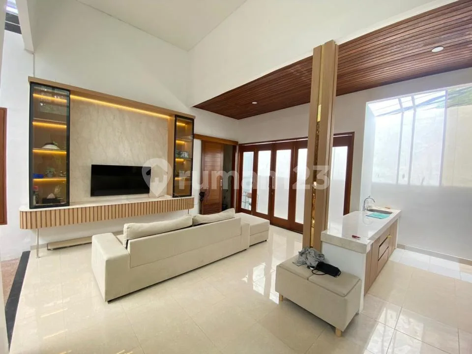 Dijual - Rumah Semi Villa di Nusa Dua, One Gate System dengan Keamanan 24 Jam, Dekat dengan Tol Bali Mandara - Image 3 of 4