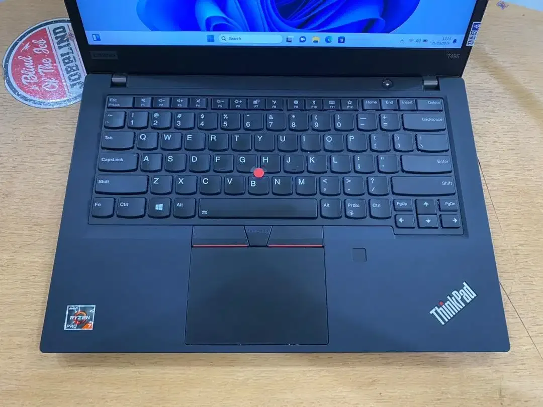 Lenovo ThinkPad T495 Amd Ryzen 7 Pro Ram 16GB SSD 512GB VGA 2GB Mulus - Image 2 of 10