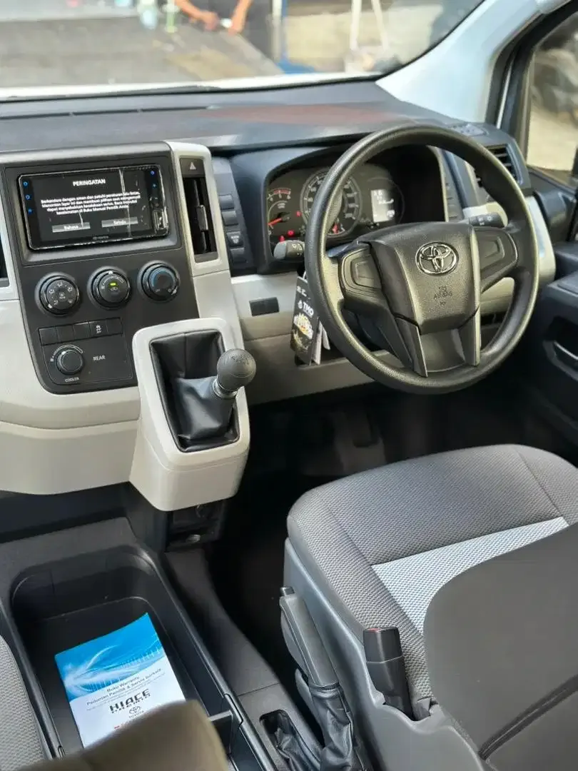 Toyota HIACE PREMIO 2025 MANUAL DIESEL NOL KILOMETER TANPA INDENT - Image 8 of 10