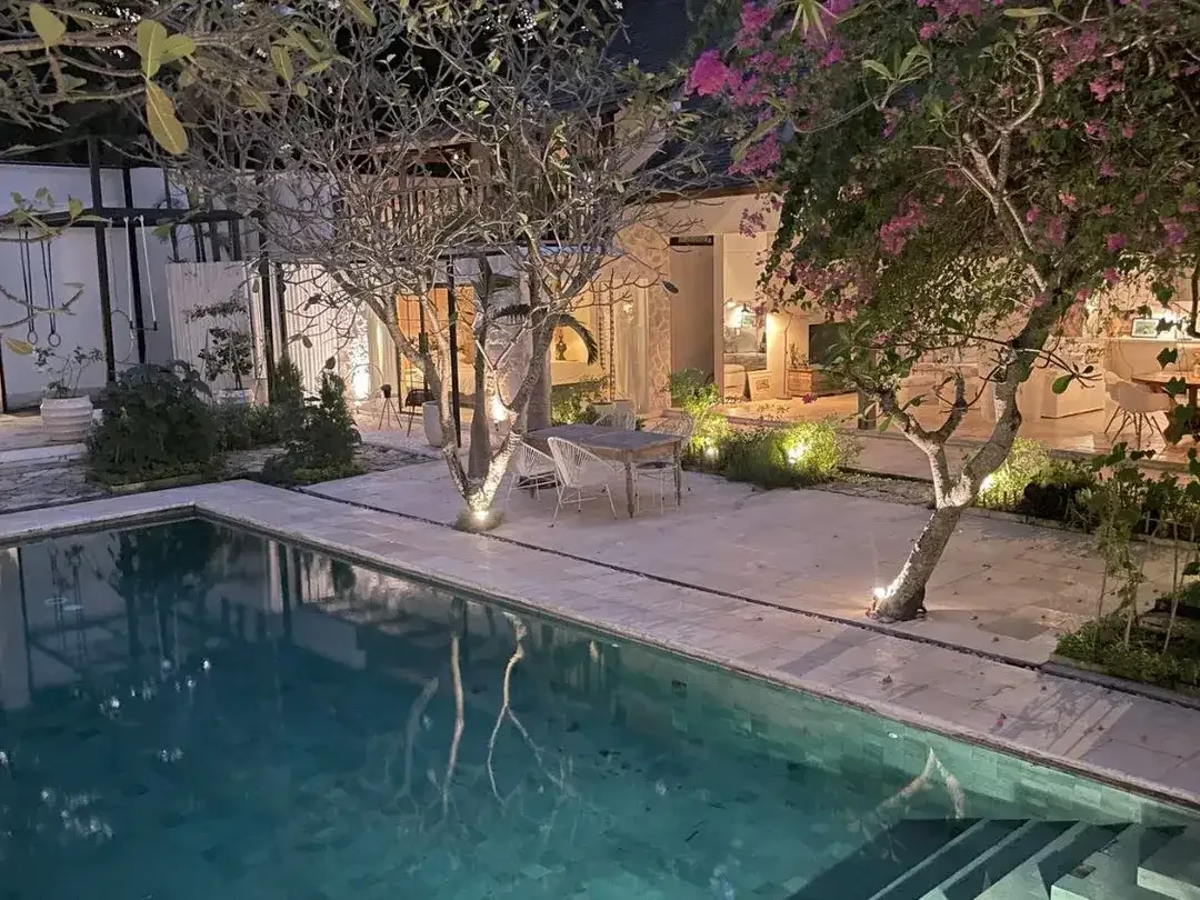 Freehold - Boutique private residence villa with organic gardens in Canggu area - Image 8 of 10
