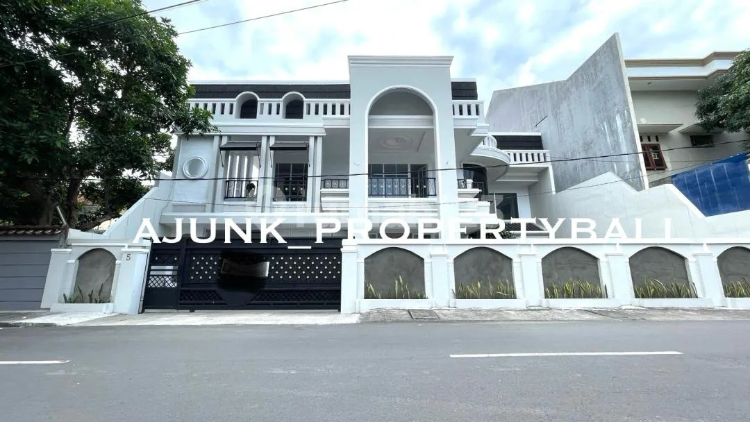 Rumah Mewah American Klasik, di Gatot Subroto Tengah Denpasar - Image 1 of 4