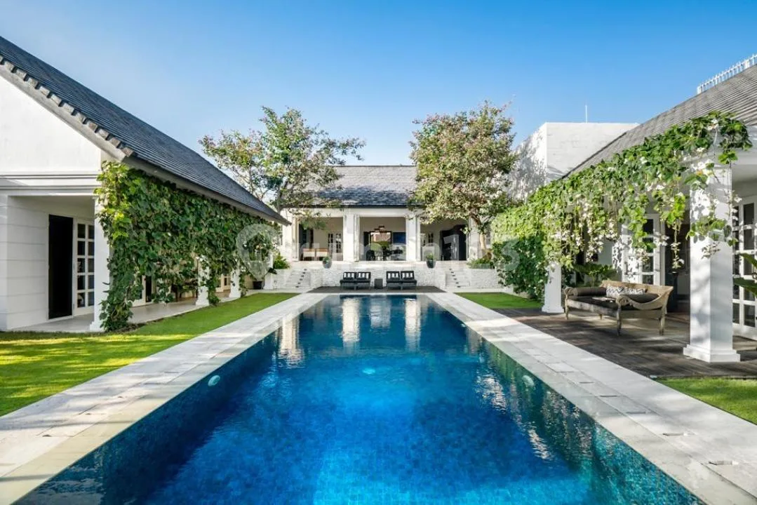 4Br American Colonial Villa, 1100Sqm & Pool In Pererenan - Image 1 of 4