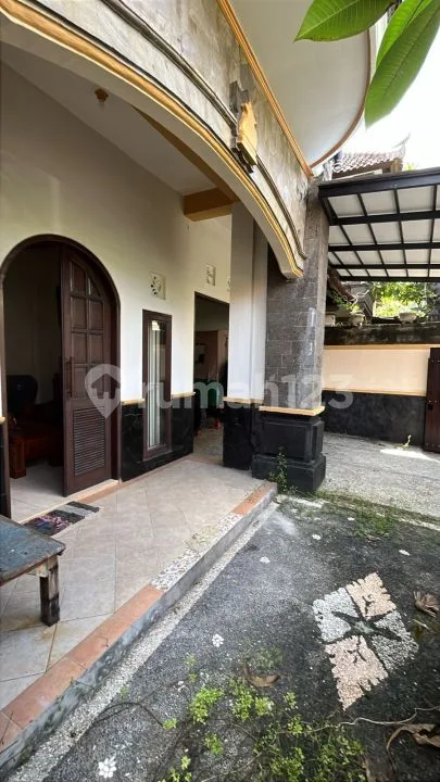 Rumah 2 Lantai dengan 6 Kamar Tidur Berlokasi Strategis - Image 2 of 4