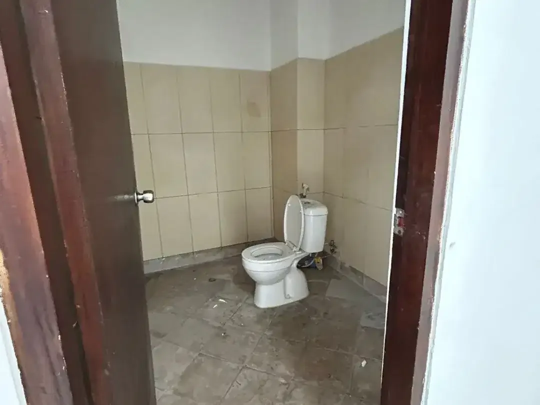 Disewakan murah kantor 3 lantai di Renon - Image 3 of 5