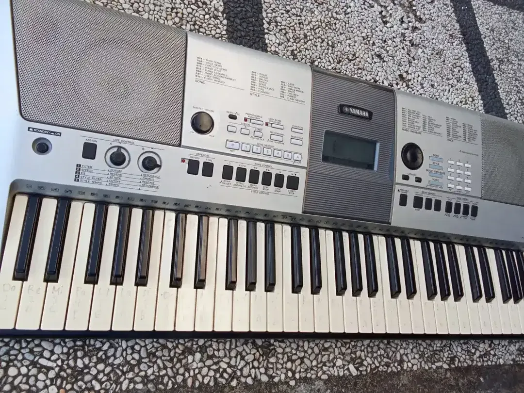 keyboard organ piano yamaha psr e413 - Image 1 of 5