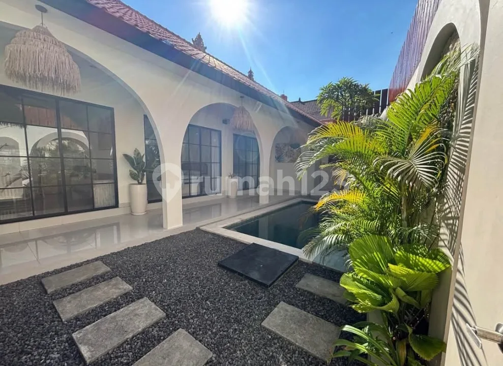 Luxury Villa 2 Br Furnish Strategic Location - Image 1 of 4