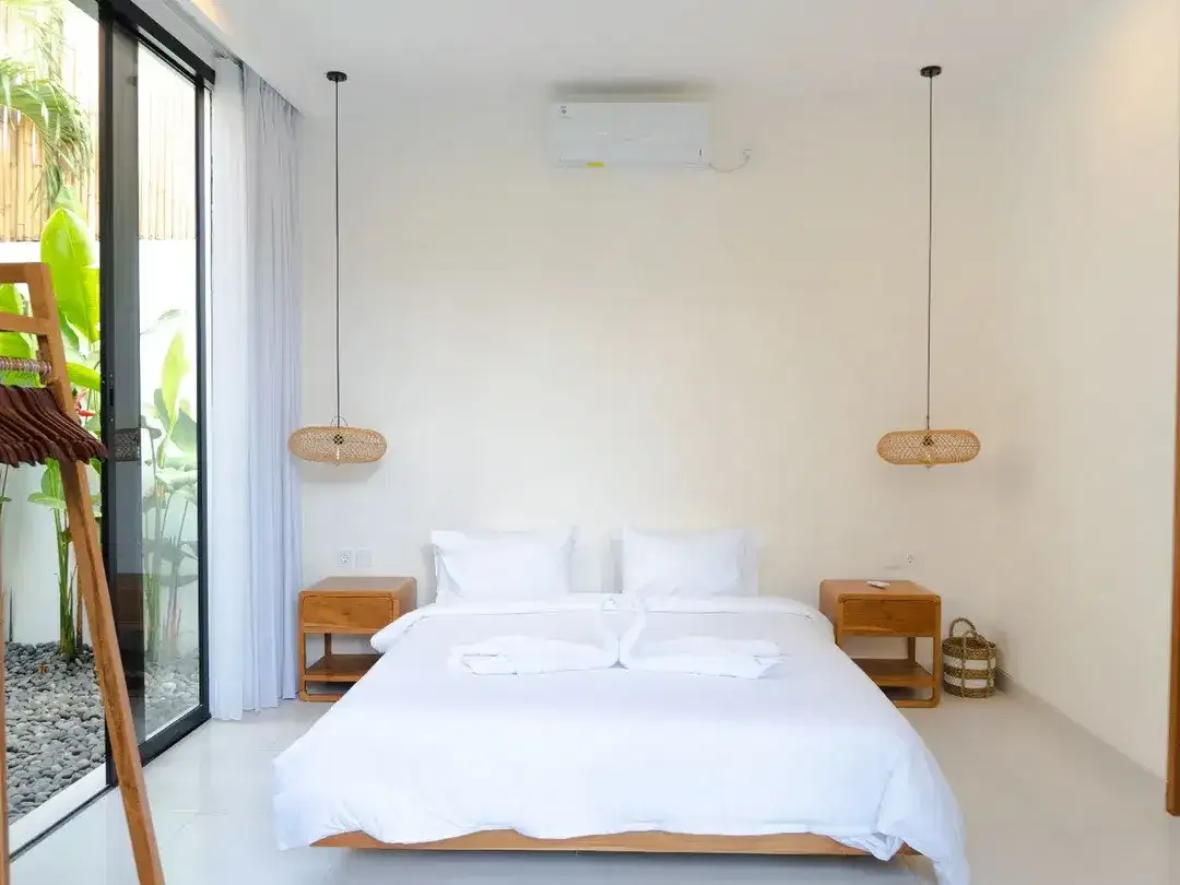 Dijual Vila Cantik Sudah Beroperasi (Airbnb) di Canggu, 8 Menit Ke Pantai Batu Bolong - Image 6 of 10