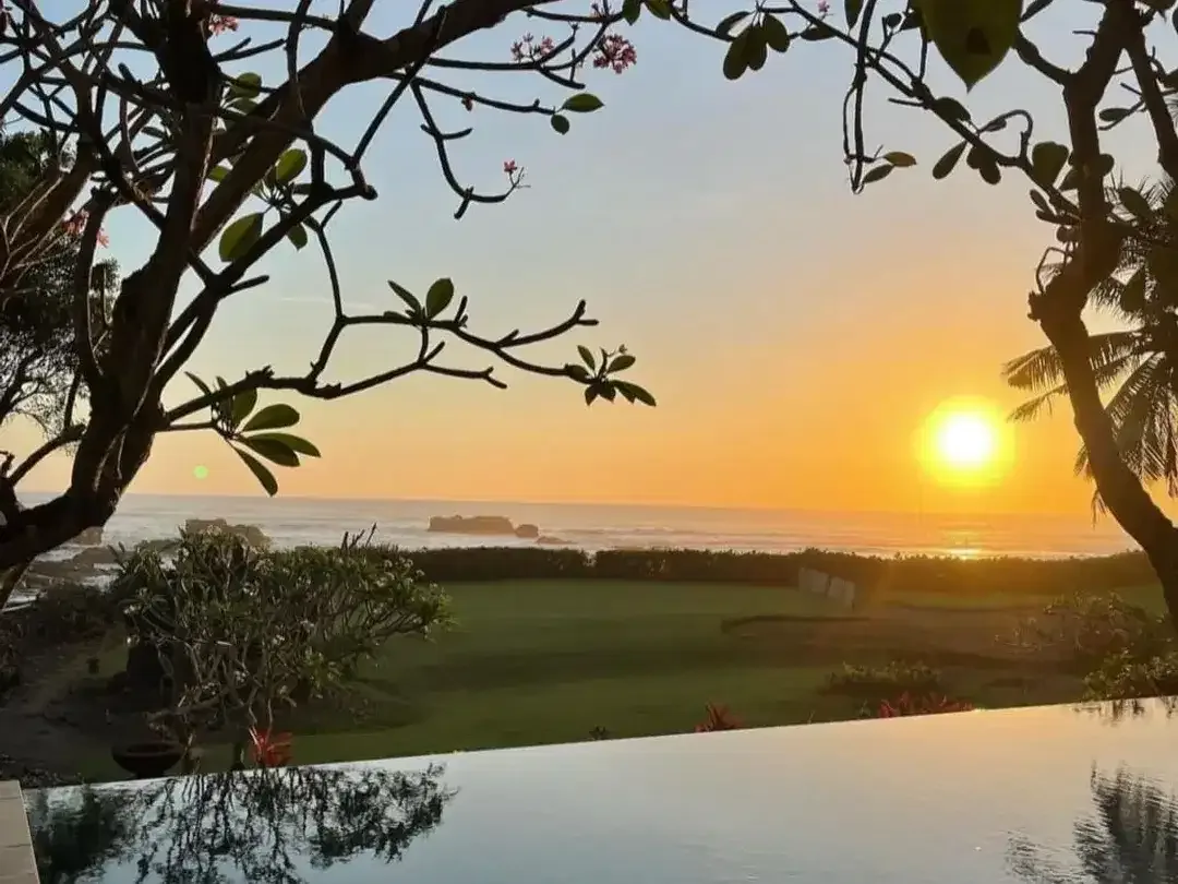 Dijual Villa Berlokasi Strategis & Langka, di Tepi Pantai Cemagi Bali - Image 4 of 10