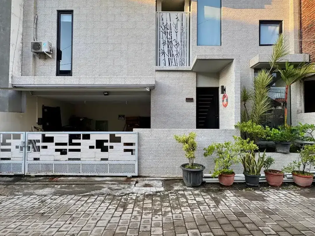 Rumah Hunian Modern 2 Lantai di Kerobokan - Image 1 of 9