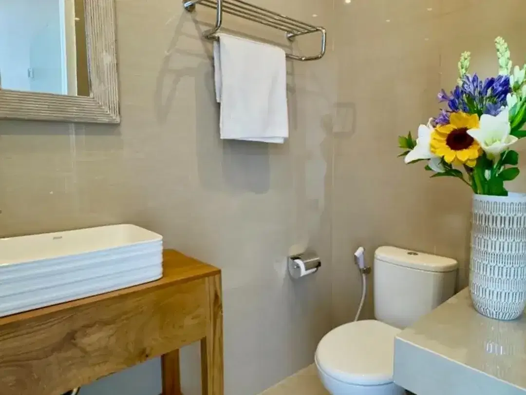 MODERN 3BR VILLA IN A QUIET RESIDENTIAL PECATU - Image 10 of 10