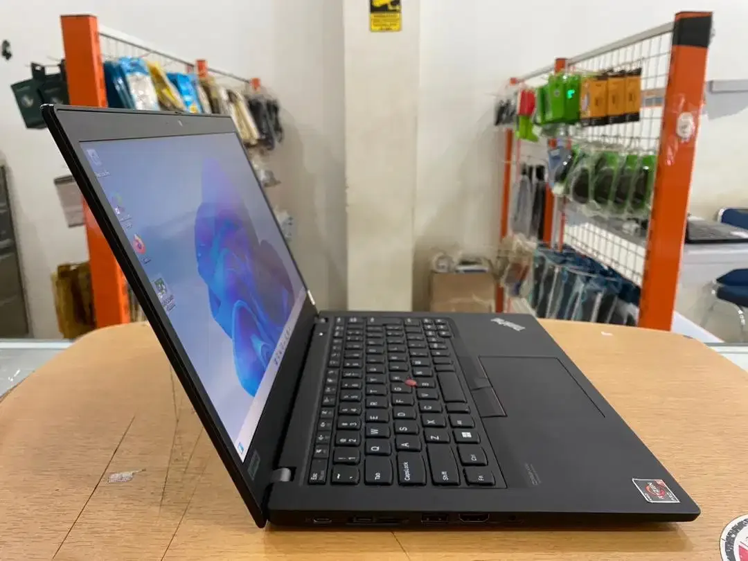 Lenovo ThinkPad X13 Amd Ryzen 5 PRO 4650U Ram 16GB SSD 256GB SlimMulus - Image 3 of 10