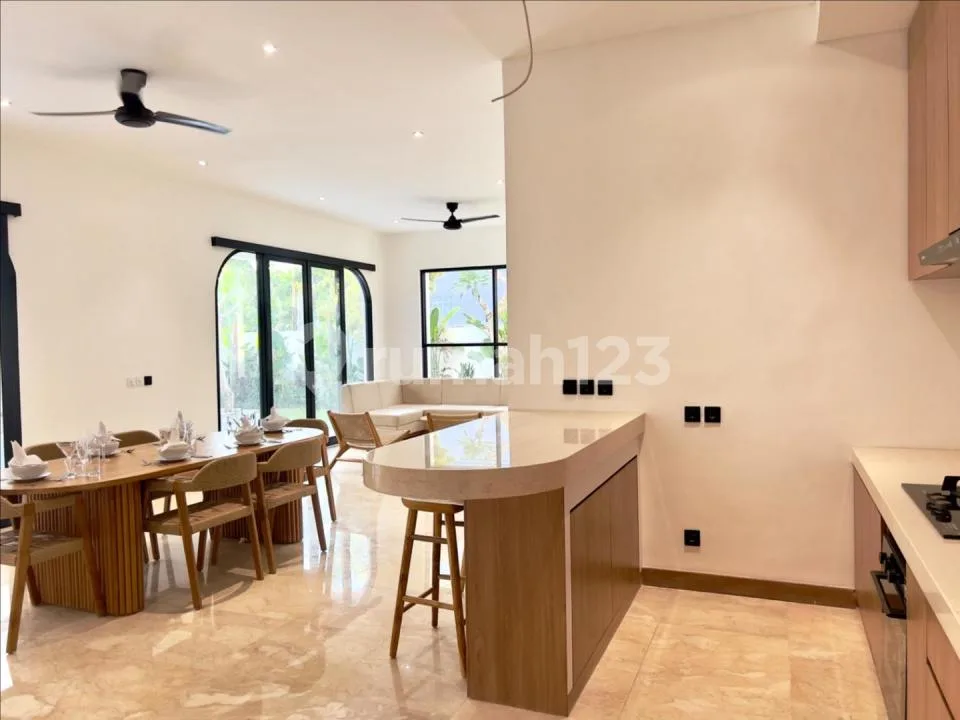 3 Bedrooms Luxury Secure Living Just 1 KM To Finss Beach Club At Berawa Canggu - Image 3 of 4