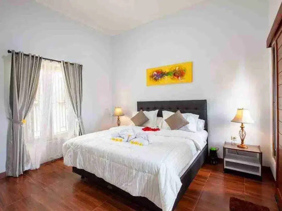 Disewakan Rumah lantai 2 dengan kolam renang full furnished lokasi strategis jln bypass jimbaran-nusa dua - Image 6 of 7