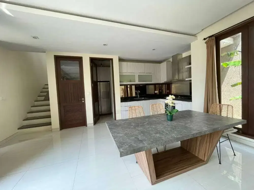 FOR SALE VILLA WITH AIRPORT AND OCEAN VIEW IN UNGASAN - Image 5 of 10