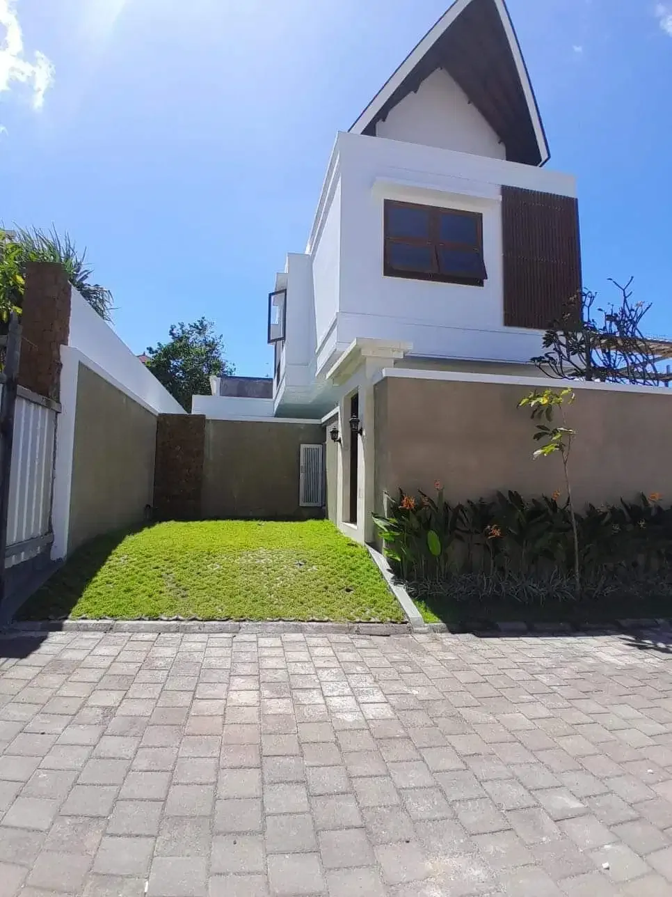 VILLA DI SEWAKAN FULLY FURNISHED DEKAT PANTAI DI UNGASAN - Image 1 of 10