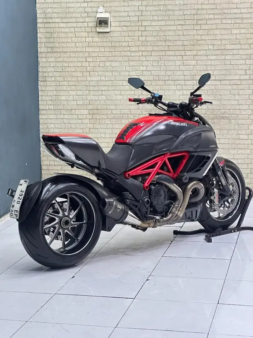 Moge Ducati Diavel red carbon mustika motor - Image 3 of 10