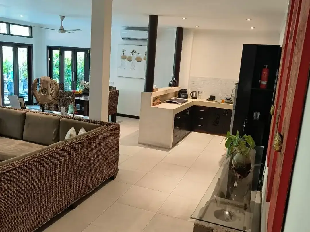 FOR SALE VILLA 2BR FURNISHED WALKING GO TO BEACH SEMINYAK - Image 3 of 10