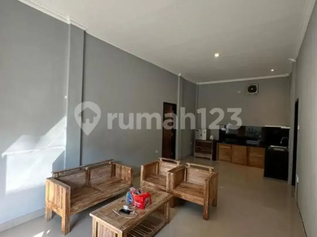 Rumah Estetik Style Klasik Perpaduan dengan Interior Modern - Image 3 of 5