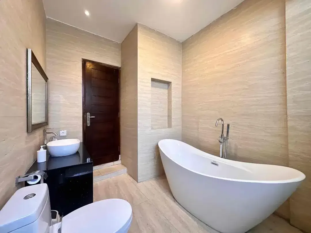 3 BEDROOMS MINIMALIST MODERN STYLE STRATEGIC LOCATION AT UMALAS - Image 10 of 10