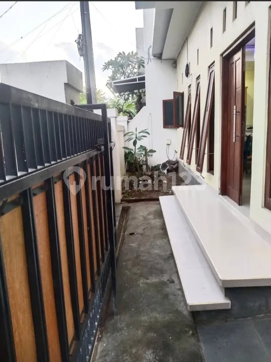 Rumah Semi Furnish Daerah Kesiman Dekat Joging Track Jarak Ideal ke Dyatmika Sanur Renon dan Pusat Kota Wr Supratman dan Gatot Subroto Timur - Image 3 of 4