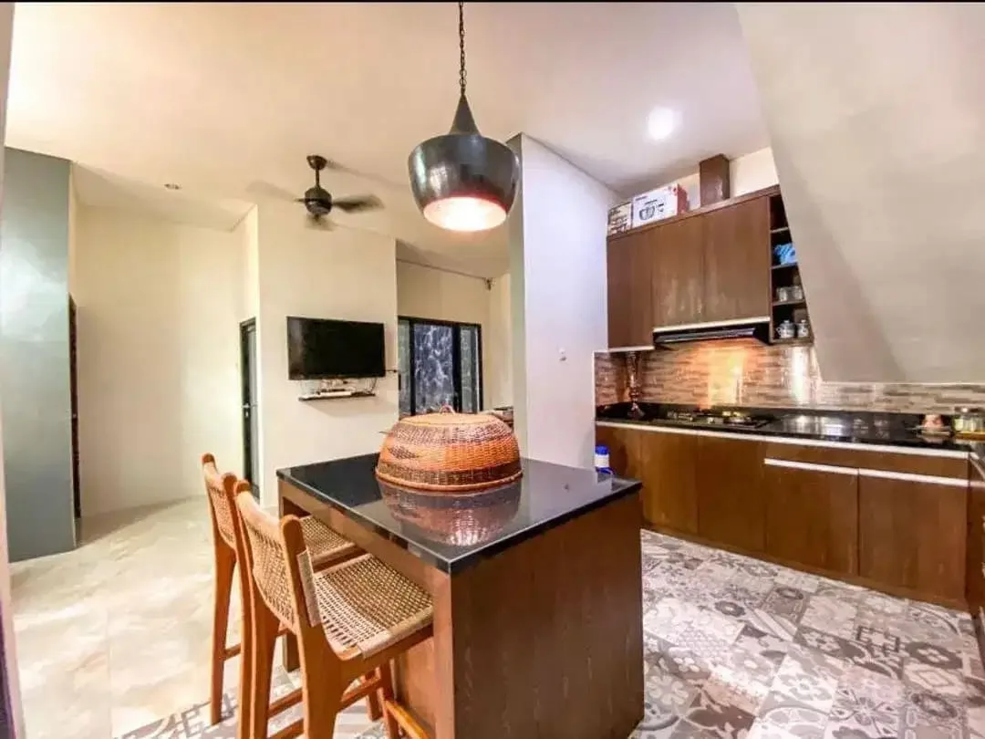 Freehold (DIJUAL) Rumah Modern semi Villa Kerobokan Badung - Image 9 of 10