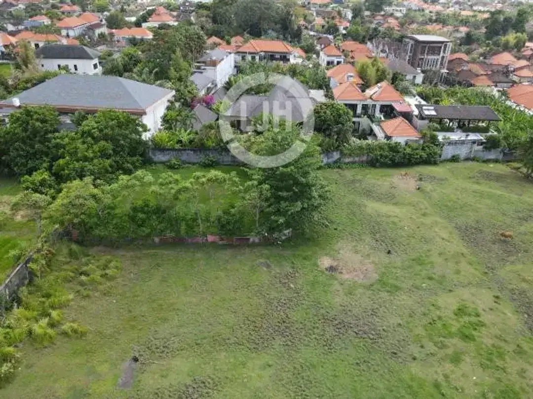 Land In Prime Tourist Area Batu Belig Seminyak, Surrounded by Hotel and Restaurant, Close To Batu Belig Beach, Cafe Del Mar Bali and Petitenget Area - Image 4 of 5