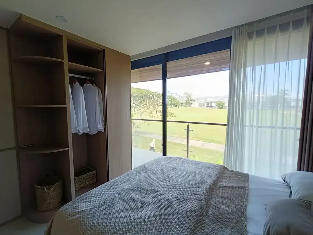 Hanya Satu Satunya di Bali! Vila Mewah Tepat di Tepi Lapangan New Kuta Golf dan Lake View! - Image 9 of 10
