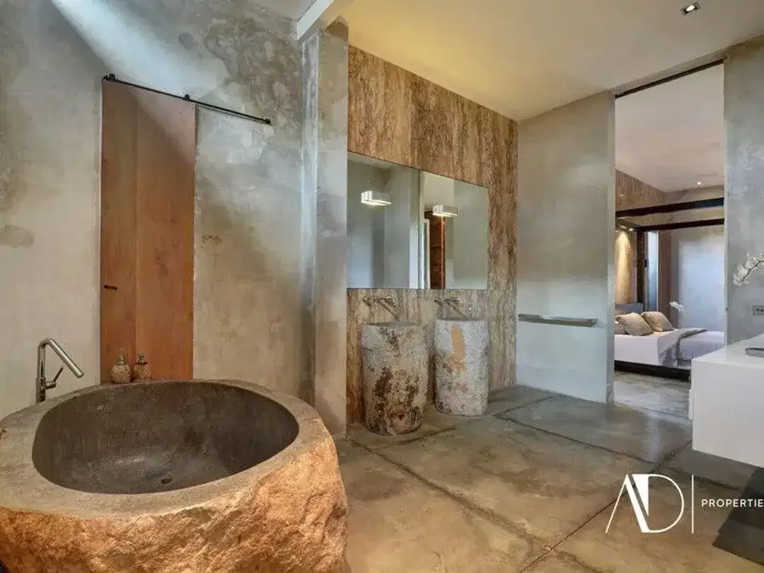 FREEHOLD | 4-BEDROOM VILLA IN PRIVATE COMPLEX - UMALAS, BALI - Image 4 of 10