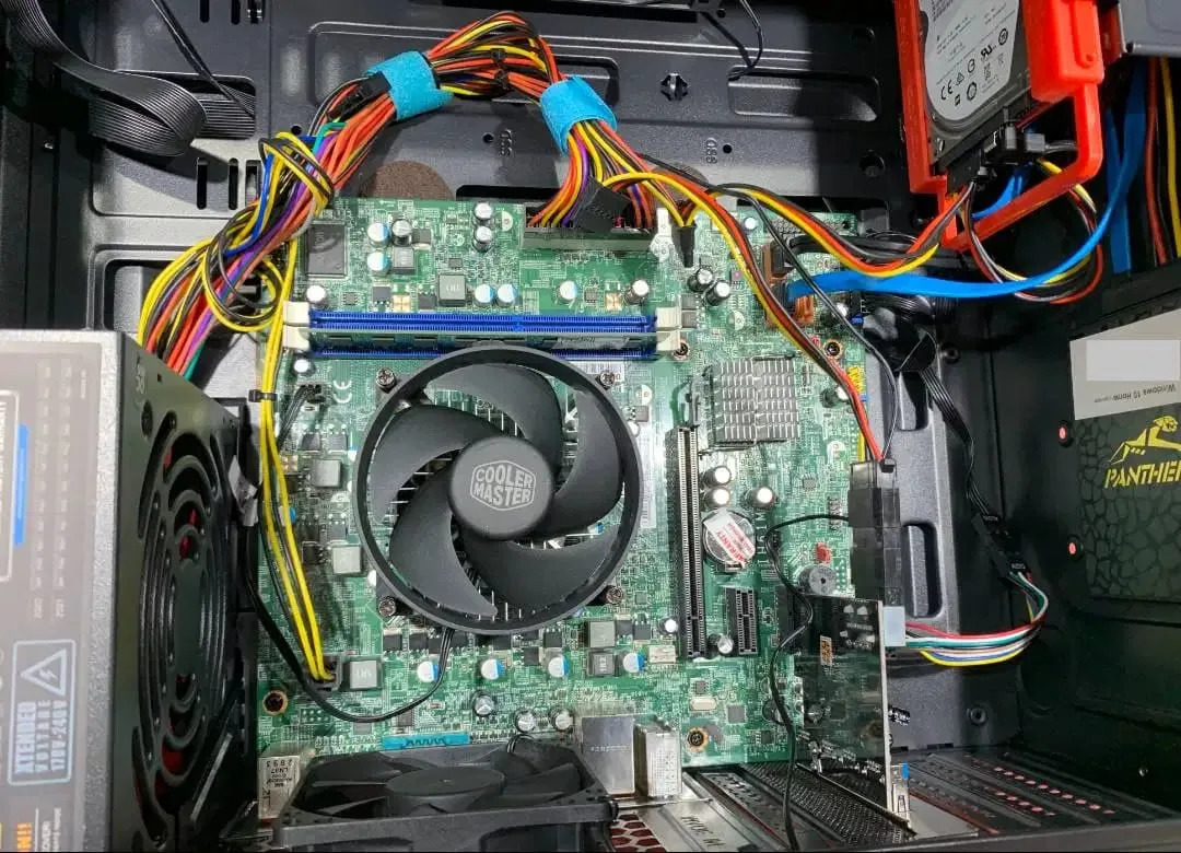 PC - Lenovo ThinkCentre M71e ,4 Core i5-2400 3.10 GHz up to 3.40 GHz - Image 5 of 8