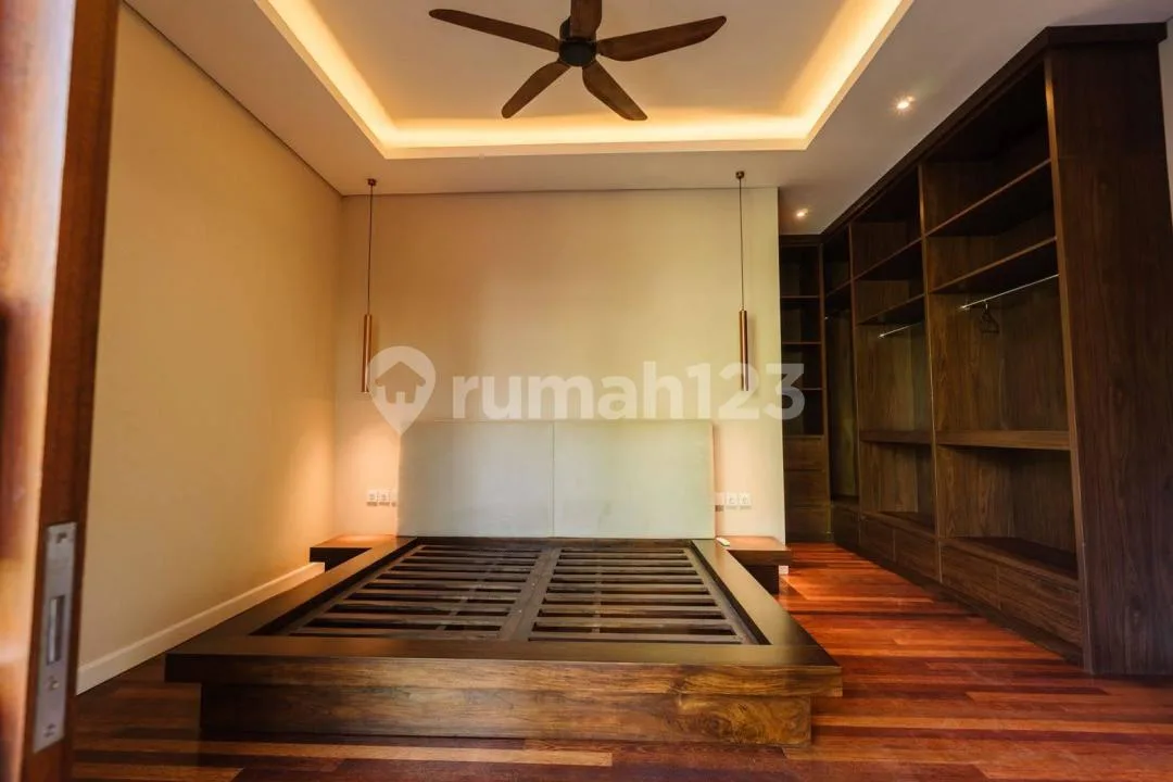 Villa Strategis Luas Ada Garasi Pool Full Furnished di Sanur - Image 3 of 4