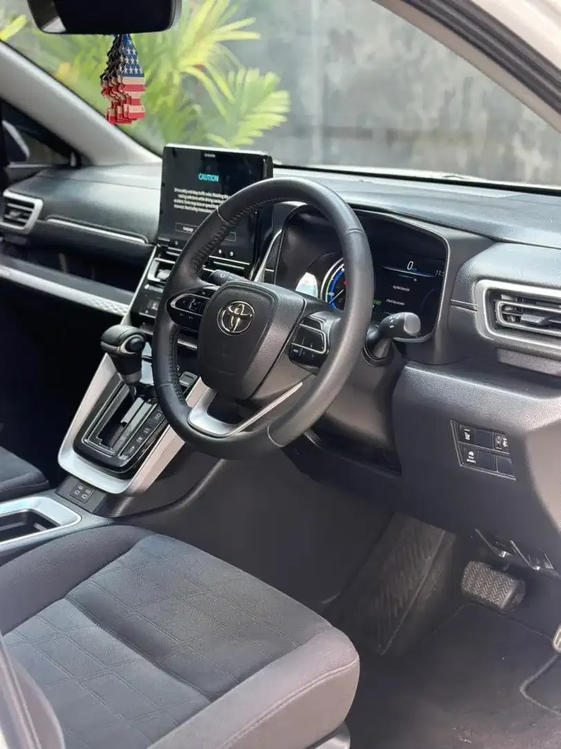 INNOVA ZENIX V HYBRID 2025 MODELISTA ASLI BALI LOW KM - Image 5 of 10