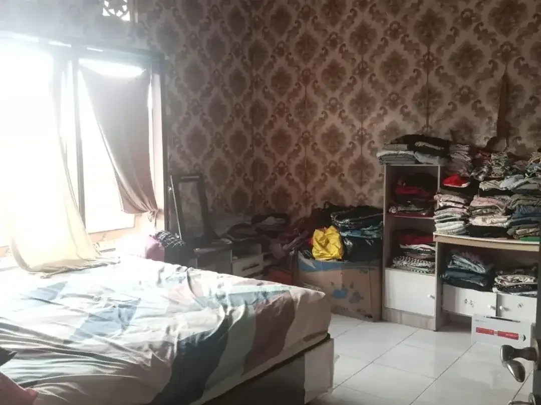 RUMAH LANTAI DUA TAMAN GRIYA FASILITAS GARASI LUAS - Image 6 of 10